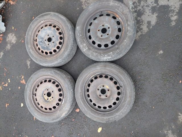 bontott VW GOLF V Acélfelni Szett Gumival