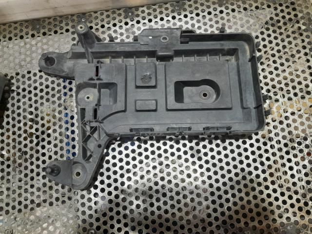 bontott VW GOLF V Akkumulátor Tartó