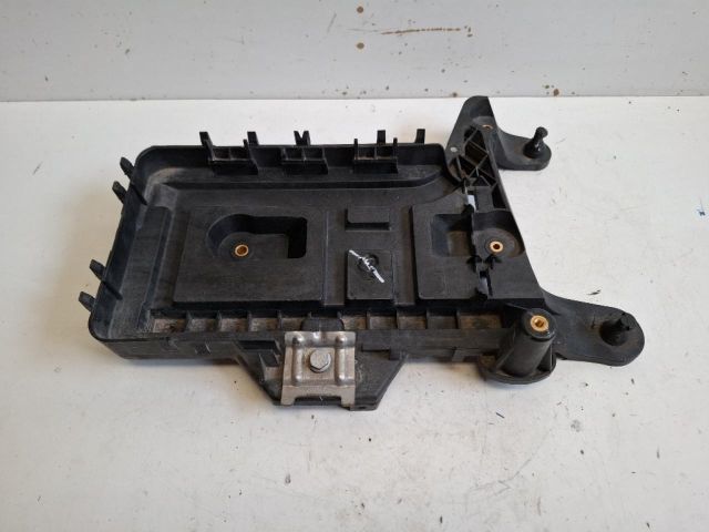 bontott VW GOLF V Akkumulátor Tartó