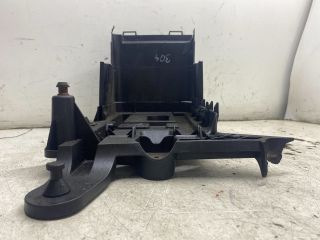 bontott VW GOLF V Akkumulátor Tartó