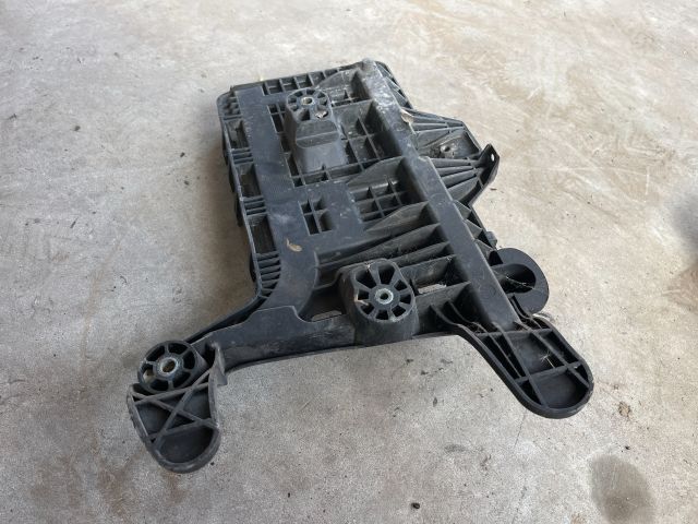 bontott VW GOLF V Akkumulátor Tartó