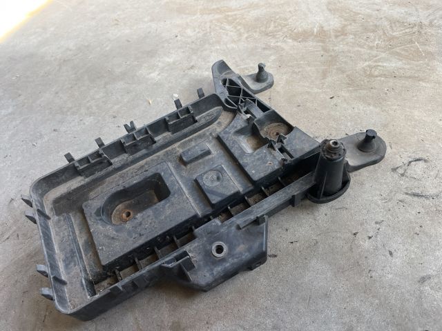 bontott VW GOLF V Akkumulátor Tartó