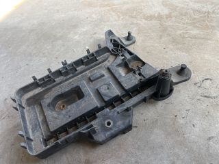 bontott VW GOLF V Akkumulátor Tartó