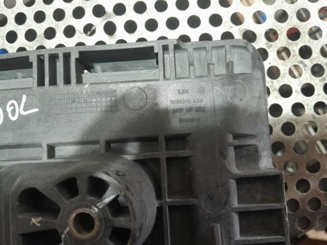 bontott VW GOLF V Akkumulátor Tartó