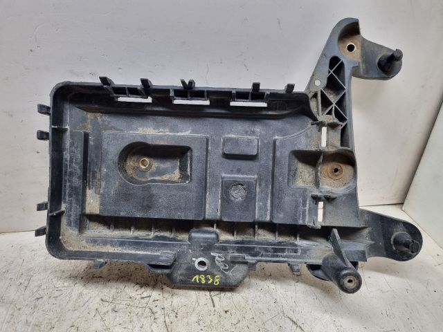 bontott VW GOLF V Akkumulátor Tartó