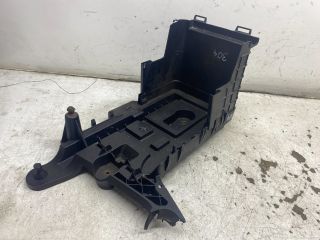 bontott VW GOLF V Akkumulátor Tartó