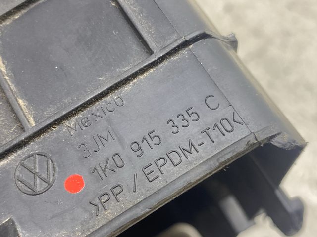 bontott VW GOLF V Akkumulátor Tartó