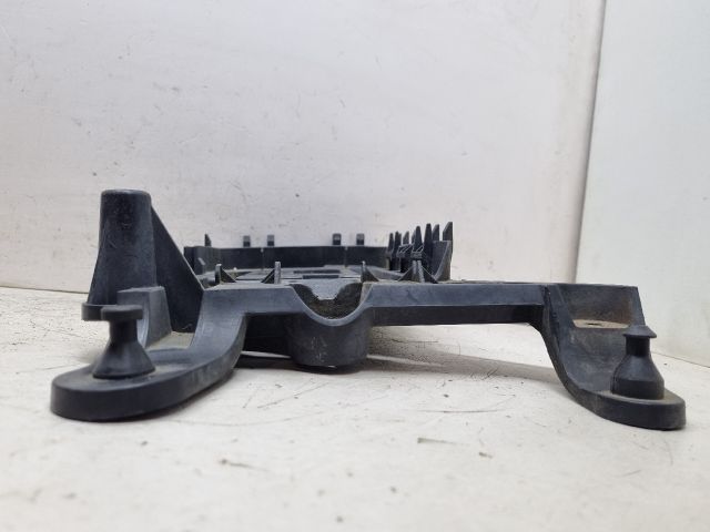 bontott VW GOLF V Akkumulátor Tartó