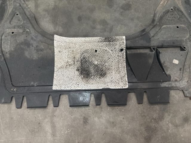 bontott VW GOLF V Alsó Motorburkolat