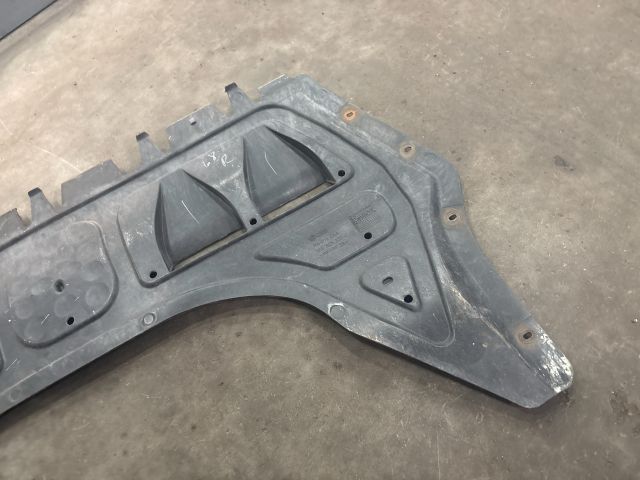 bontott VW GOLF V Alsó Motorburkolat