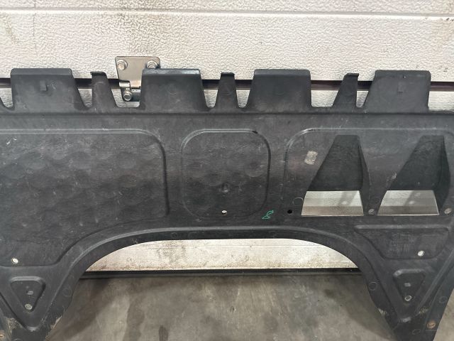 bontott VW GOLF V Alsó Motorburkolat