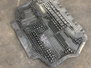 bontott VW GOLF V Alsó Motorburkolat