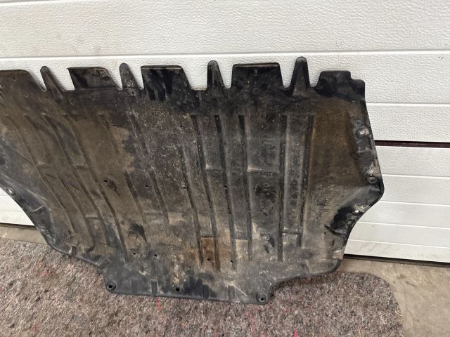 bontott VW GOLF V Alsó Motorburkolat