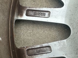 bontott VW GOLF V Alufelni Szett Gumival