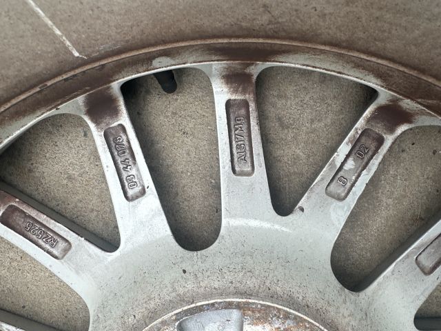 bontott VW GOLF V Alufelni Szett Gumival