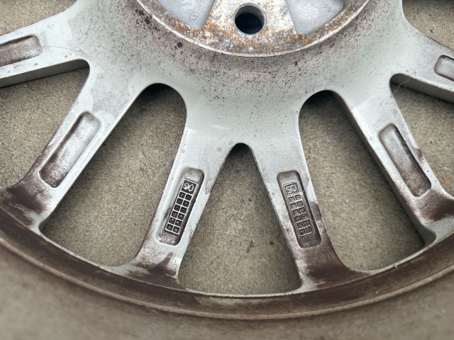 bontott VW GOLF V Alufelni Szett Gumival