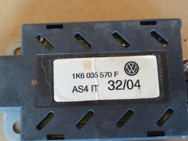 bontott VW GOLF V Antenna Erősítő