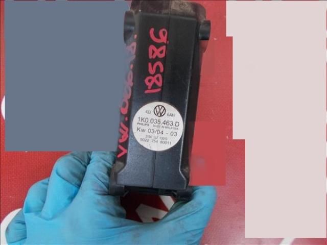 bontott VW GOLF V Antenna Erősítő