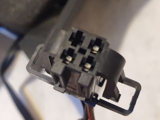 bontott VW GOLF V Bal A Oszlop Hangszóró Burkolat