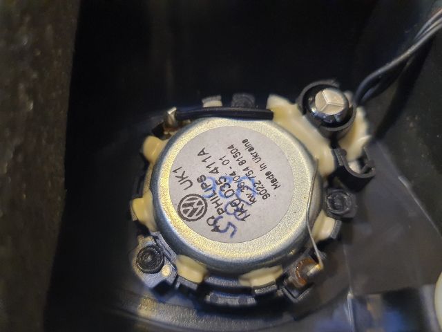 bontott VW GOLF V Bal A Oszlop Hangszóró Burkolat