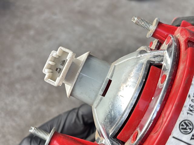 bontott VW GOLF V Bal Belső Hátsó Lámpa