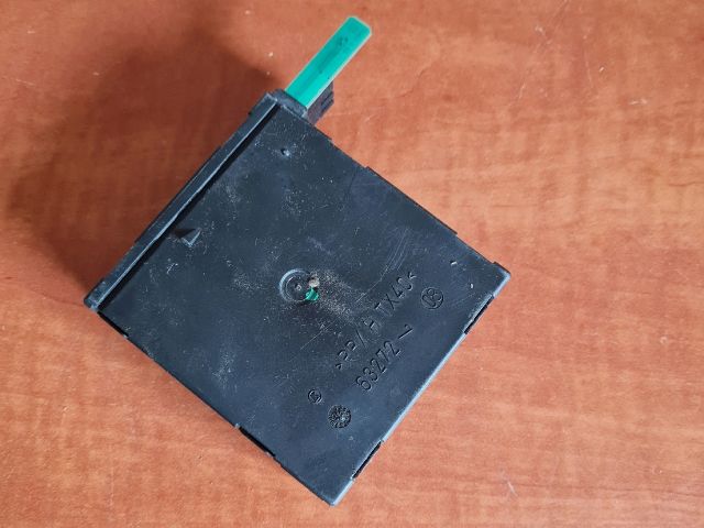 bontott VW GOLF V Bal első Ablakemelő Elektronika