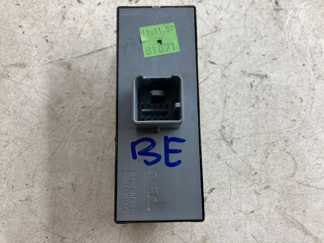 bontott VW GOLF V Bal első Ablakemelő Kapcsoló