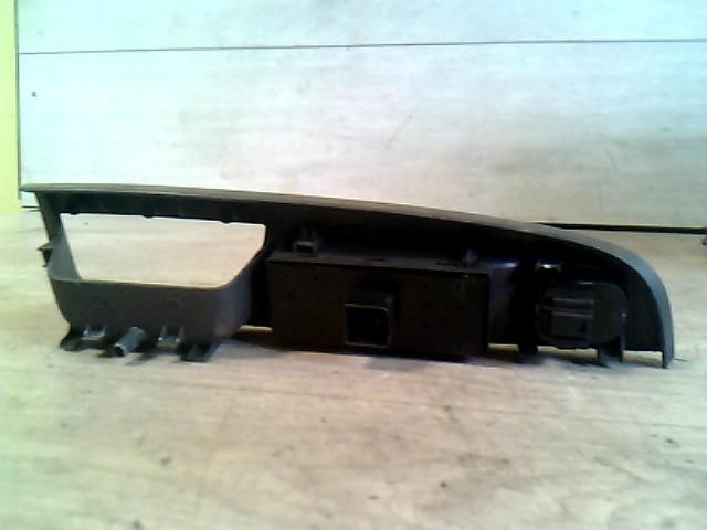 bontott VW GOLF V Bal első Ablakemelő Kapcsoló