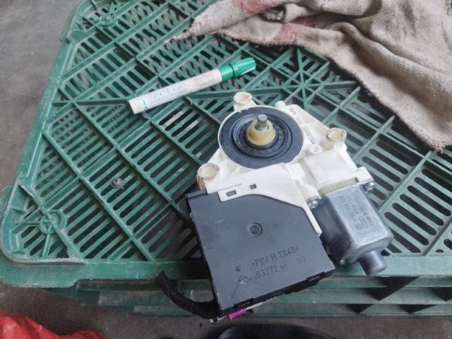 bontott VW GOLF V Bal első Ablakemelő Motor