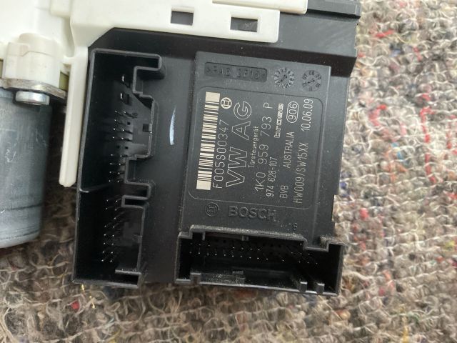 bontott VW GOLF V Bal első Ablakemelő Motor