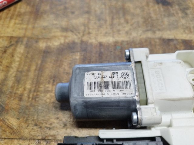 bontott VW GOLF V Bal első Ablakemelő Motor