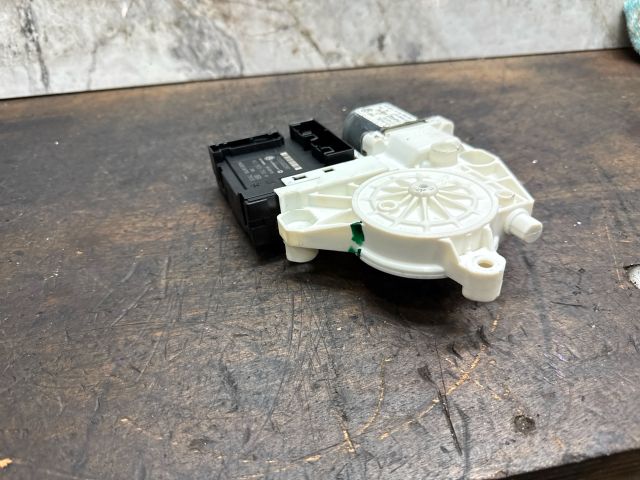 bontott VW GOLF V Bal első Ablakemelő Motor