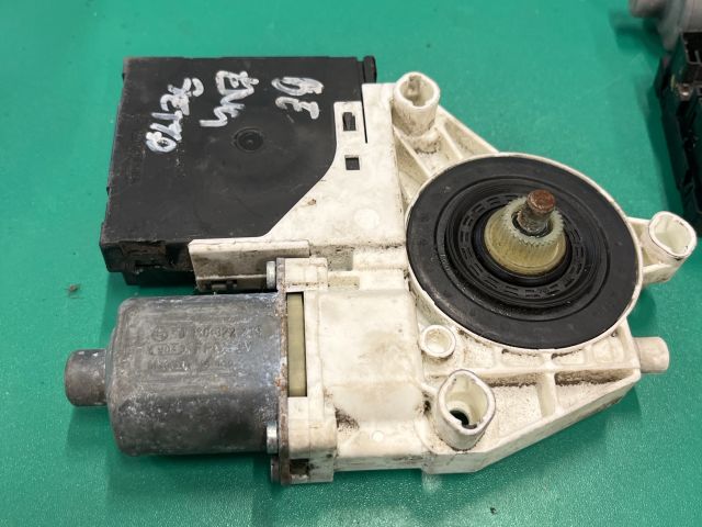 bontott VW GOLF V Bal első Ablakemelő Motor