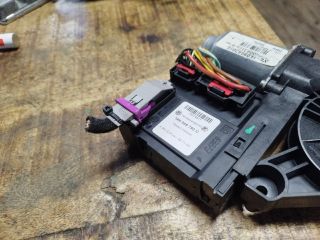 bontott VW GOLF V Bal első Ablakemelő Motor