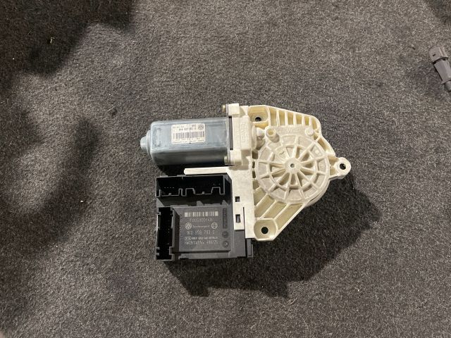 bontott VW GOLF V Bal első Ablakemelő Motor