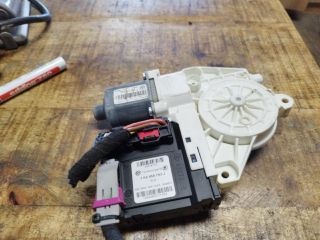 bontott VW GOLF V Bal első Ablakemelő Motor