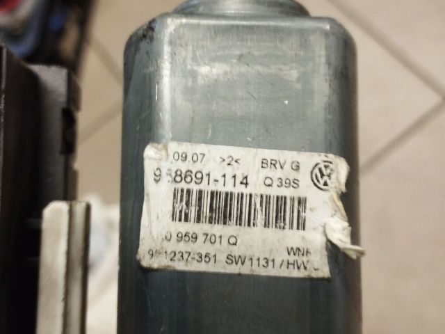 bontott VW GOLF V Bal első Ablakemelő Motor