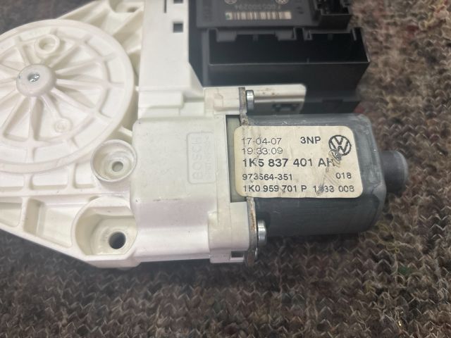 bontott VW GOLF V Bal első Ablakemelő Motor