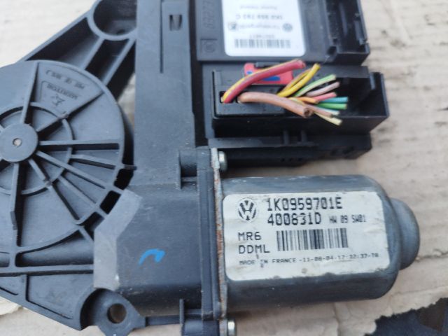 bontott VW GOLF V Bal első Ablakemelő Motor