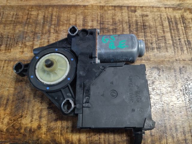 bontott VW GOLF V Bal első Ablakemelő Motor