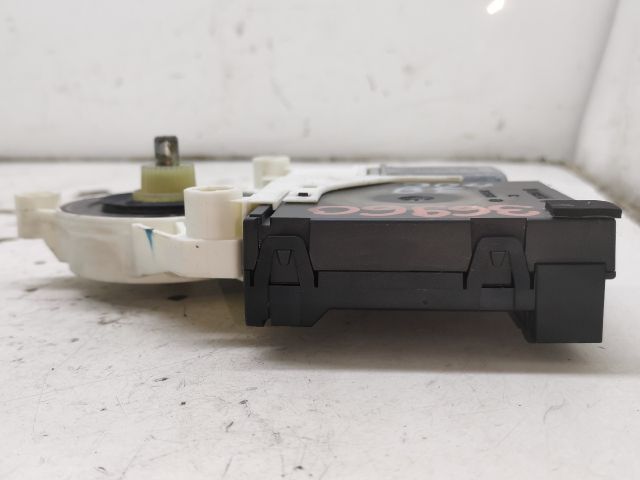 bontott VW GOLF V Bal első Ablakemelő Motor