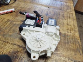 bontott VW GOLF V Bal első Ablakemelő Motor