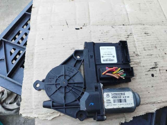 bontott VW GOLF V Bal első Ablakemelő Motor