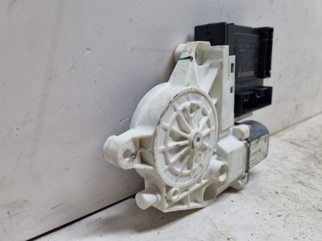 bontott VW GOLF V Bal első Ablakemelő Motor