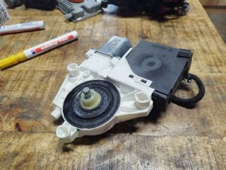 bontott VW GOLF V Bal első Ablakemelő Motor