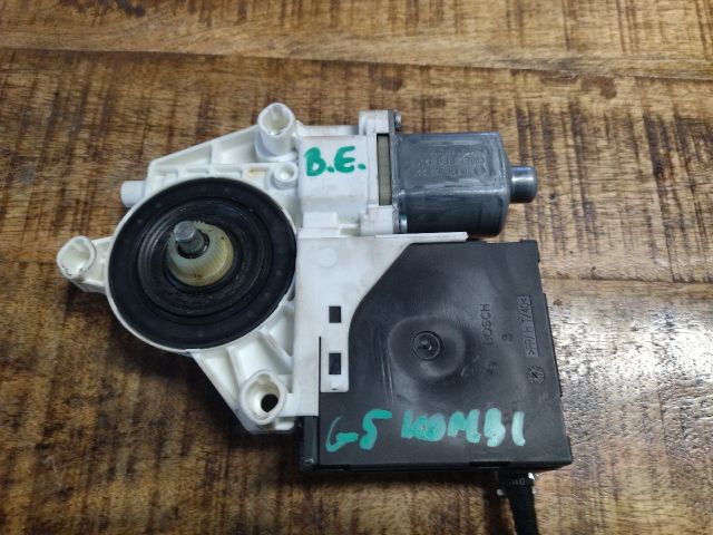 bontott VW GOLF V Bal első Ablakemelő Motor