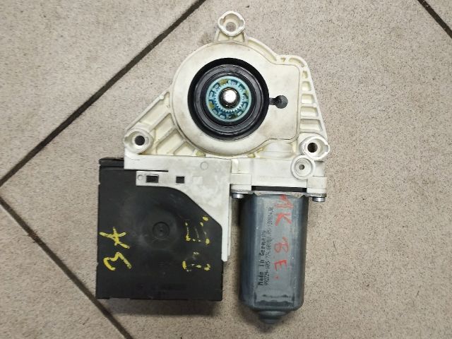 bontott VW GOLF V Bal első Ablakemelő Motor