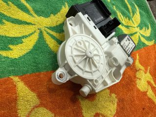 bontott VW GOLF V Bal első Ablakemelő Motor