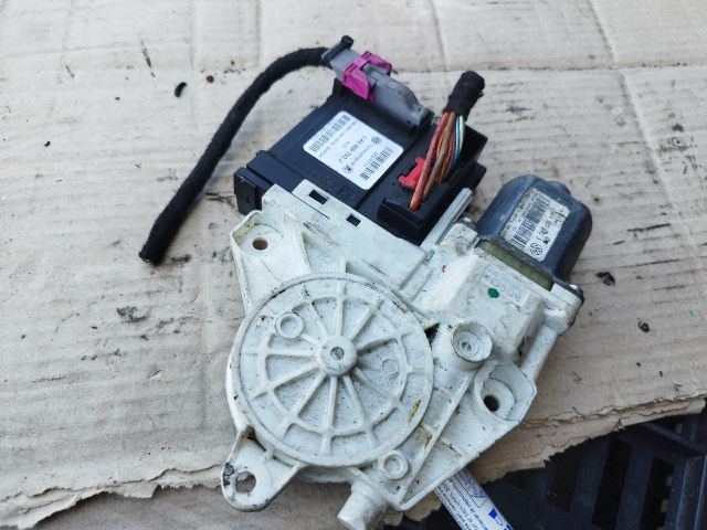 bontott VW GOLF V Bal első Ablakemelő Motor