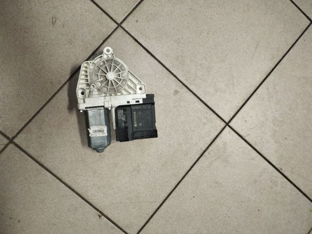 bontott VW GOLF V Bal első Ablakemelő Motor